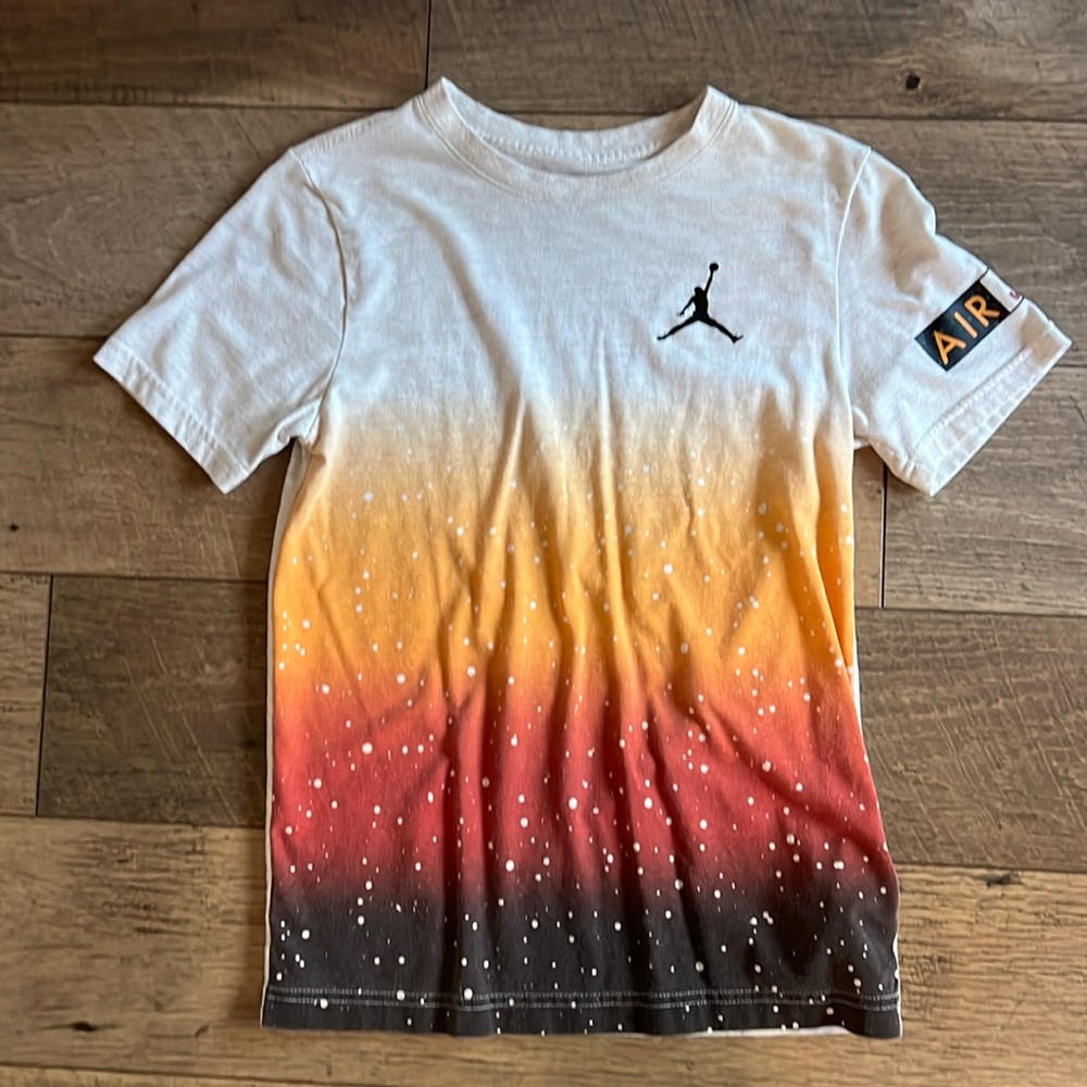 Nike Jordan t-shirt sunset colors boys medium